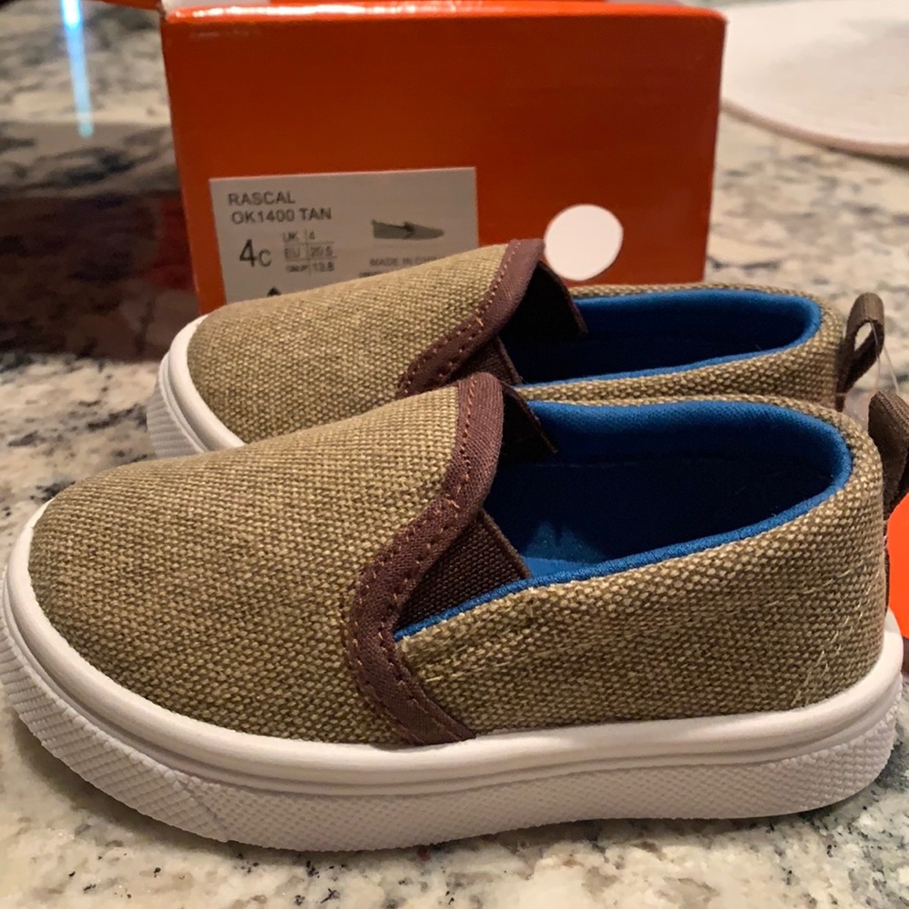 Oomphies Rascal toddler shoes Size 4 Tan